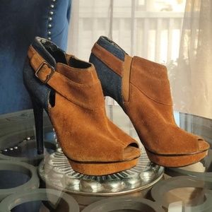 Dramatic Jean and tan Suede boots
